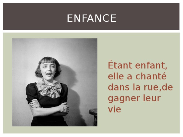 Enfance Étant enfant, elle a chanté dans la rue,de gagner leur vie 